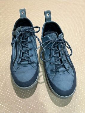 EUC - ECCO Women’s Marine Yak Nubuck Lace-Up & Zip Gore-Tex 35 (4-4.5)